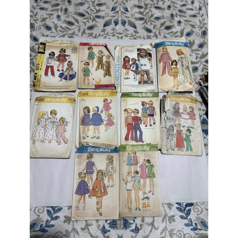 Lot‎ of 10 Vintage Sewing Patterns
